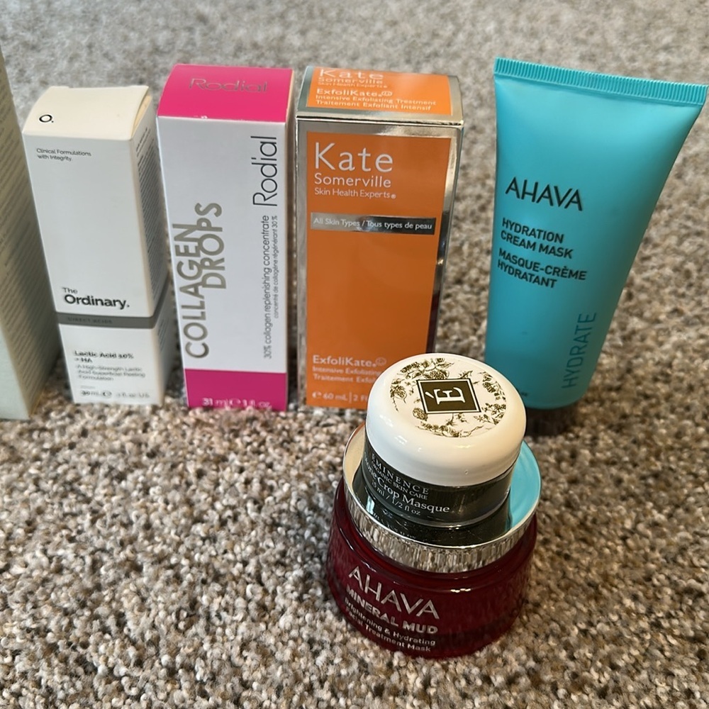 Brand Name Beauty Bundle - Unopened - Lot of 12 - Retail Value $300+ - Picture 2 of 3